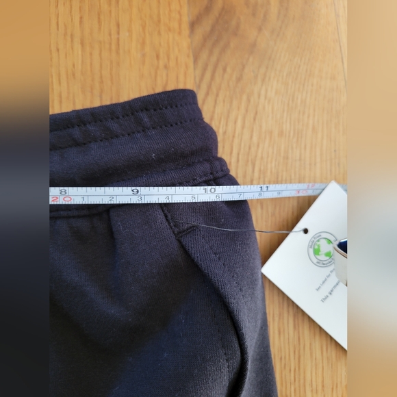 Nwt Boys size 4-5 shirt, joggers and shorts bundle - Picture 6 of 7